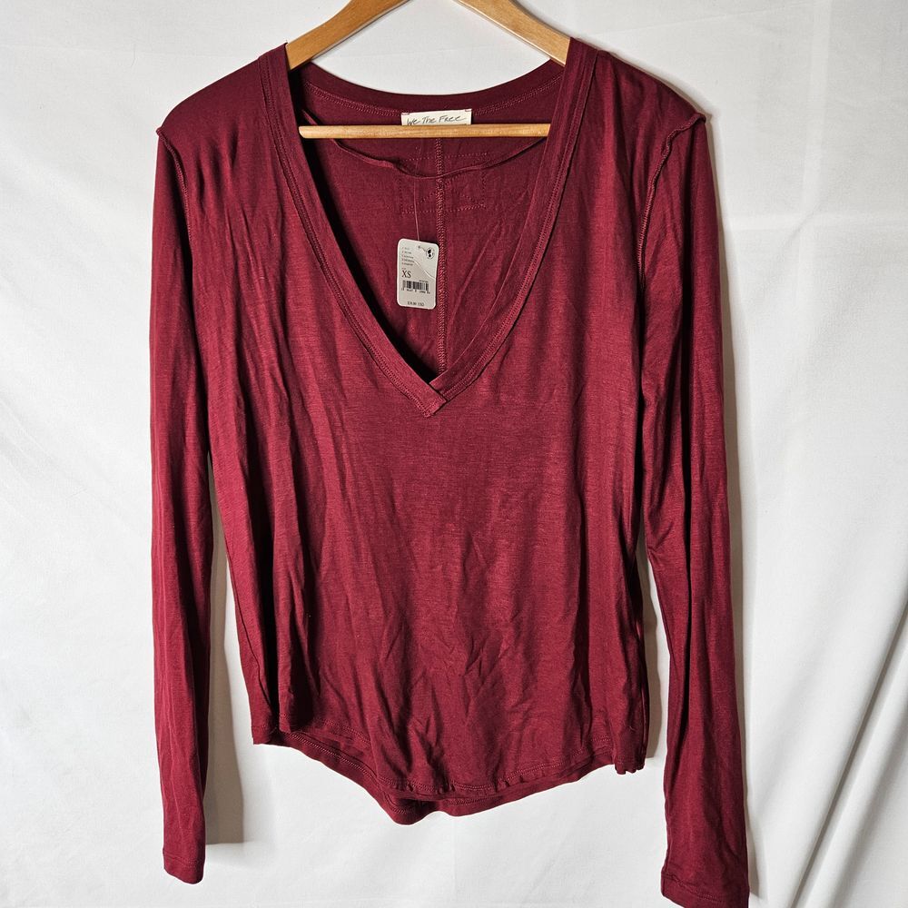 We the Free‎ Free People Burgundy V-neck Long Sleeve Oversized Top sz XS NWT
